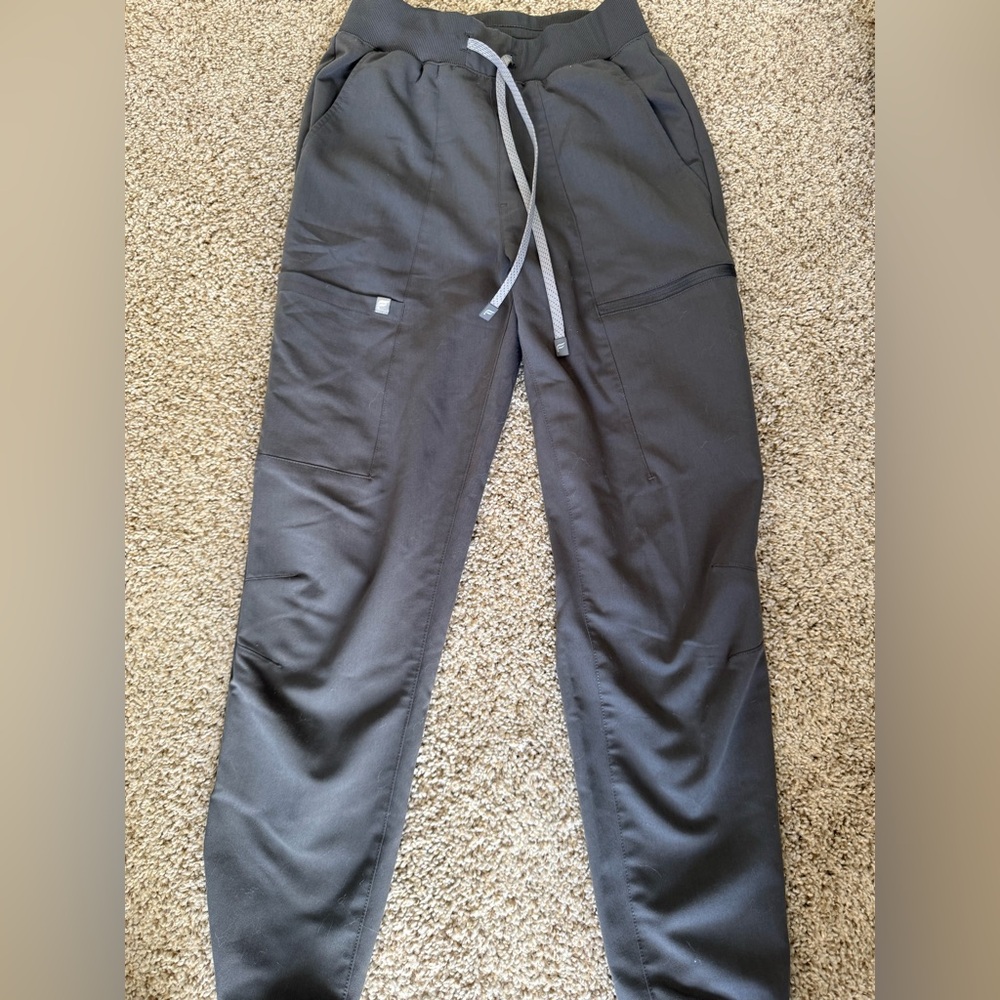 Fabletics Woman’s Charcoal Jogger Scrub Pants